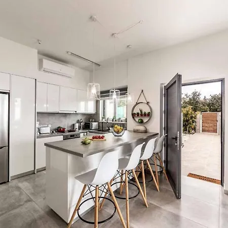 Villa Latchi Infinity Blue *