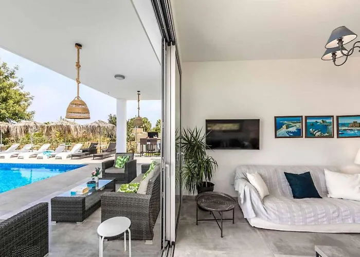 Villa Latchi Infinity Blue Neo Chorio