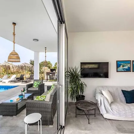 Villa Latchi Infinity Blue Neo Chorio