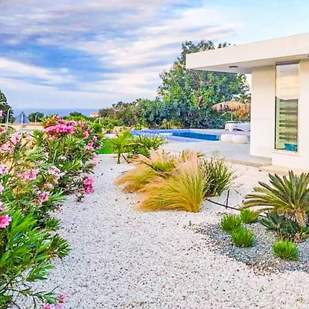 Villa Latchi Infinity Blue Neo Chorio