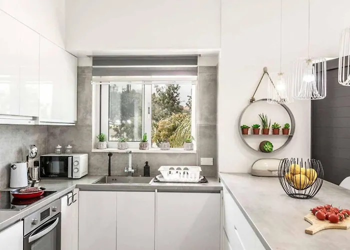 Latchi Infinity Blue ネオ・チョリオ