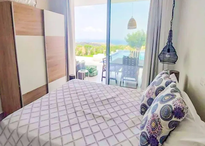 Vila Latchi Infinity Blue